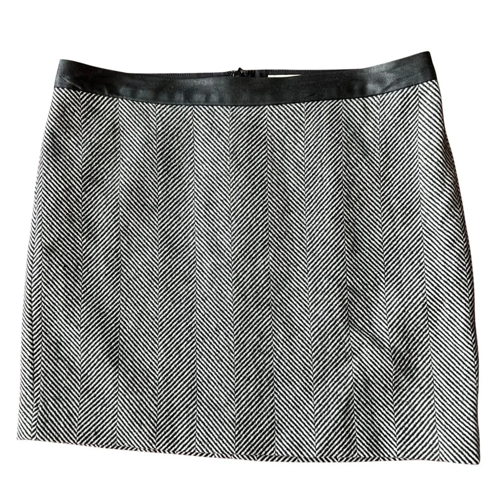 Banana Republic Tweed Herringbone Mini Skirt wool Black White Size 8‎ Preppy